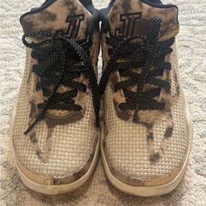 Jordan Decue Step 6Y tan and black